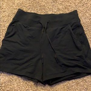 Lululemon short, size 6
